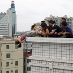 Sheng Fi from Zhanjiang (Guangdong) tries to commit suicide