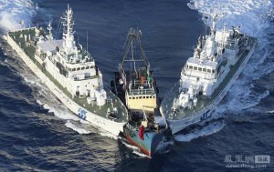Chinese boat surrounded by japan coast guard vessels