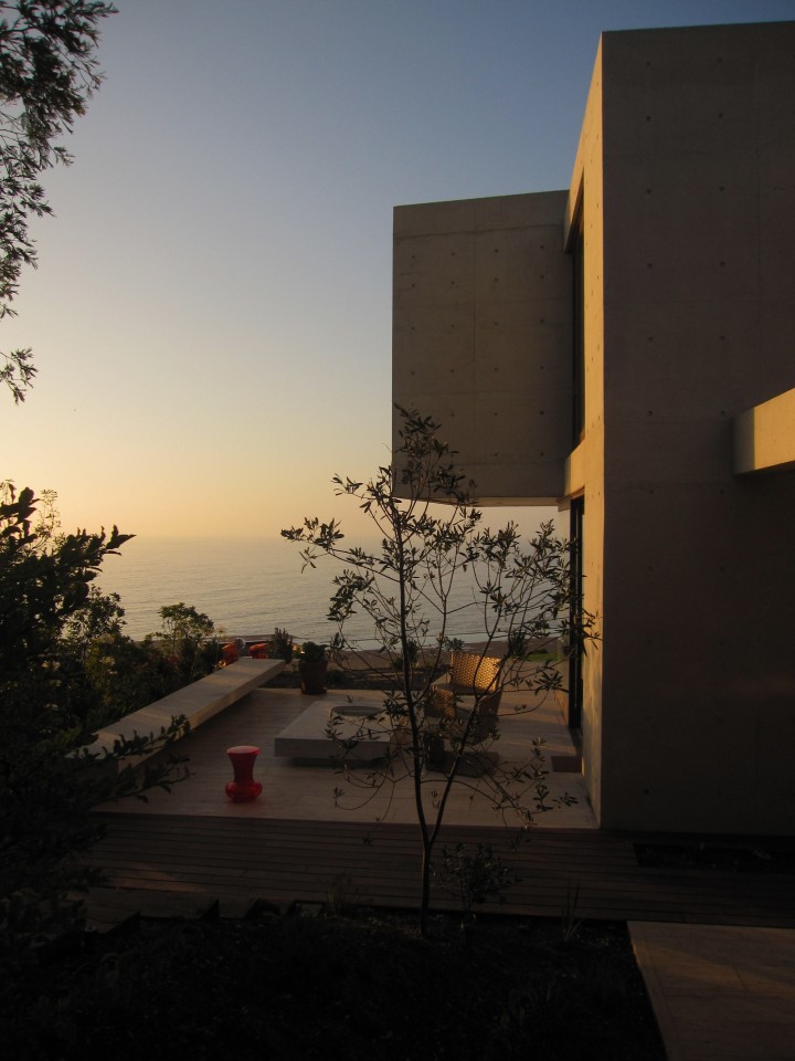 Cantagua House by Daniela Uribe Architects west facade